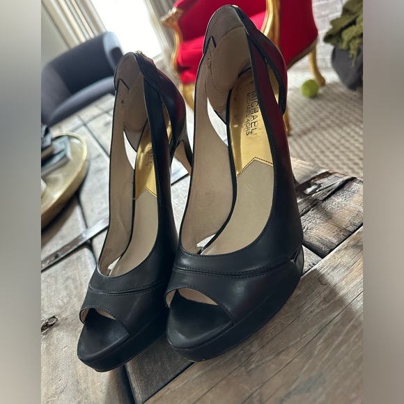 As new BLACK MICHAEL KORS HEELS - Picture 4 of 7